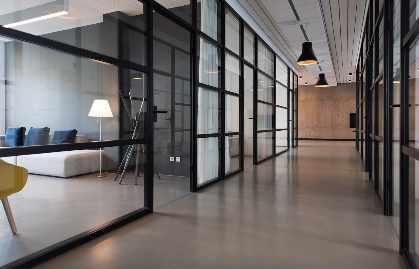 Ambiente corporativo contemporâneo para uma nova empresa