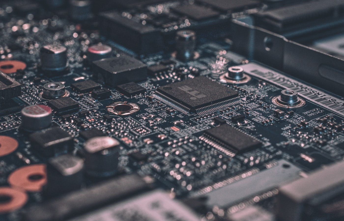 Detalhe de componentes eletrônicos e tecnologia